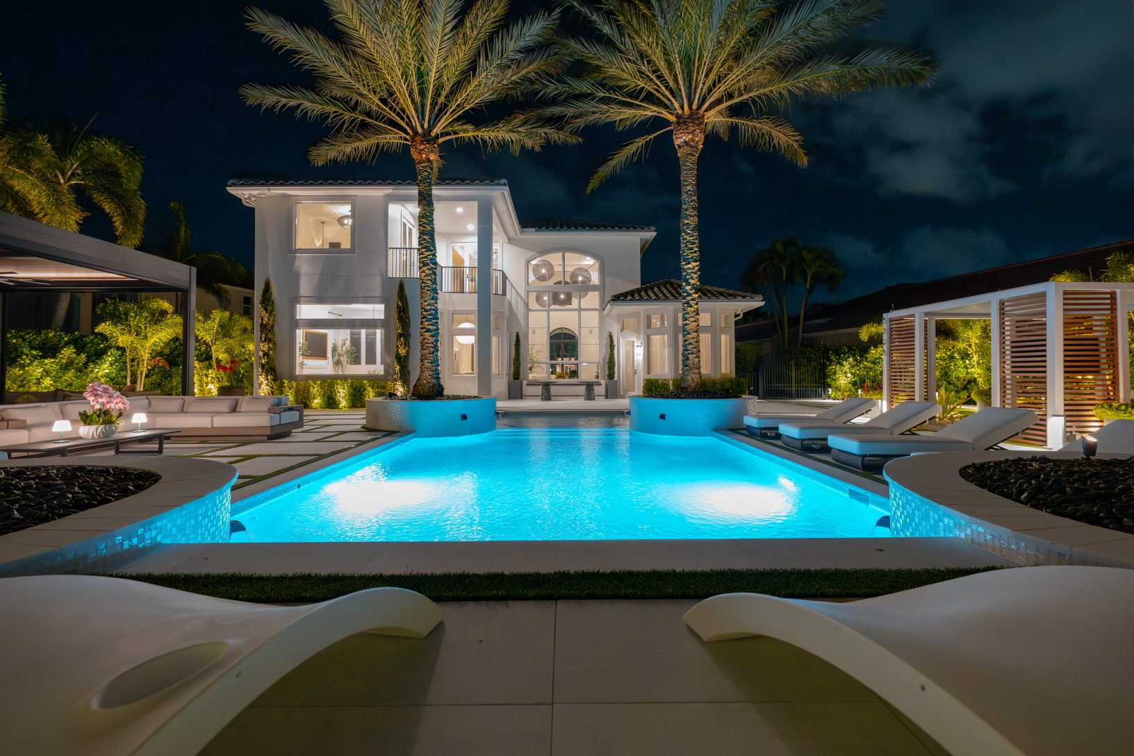 Cliff's resort-style backyard with feature water elements