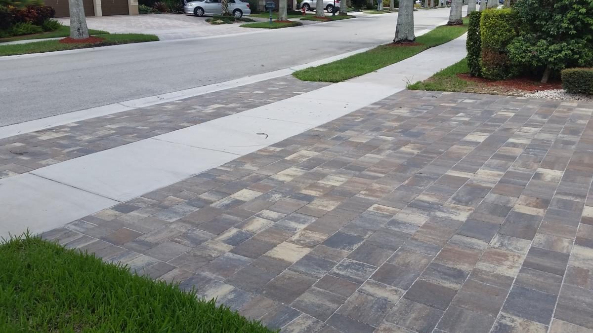 Cliff's Pools & Patios paver driveway and walkway