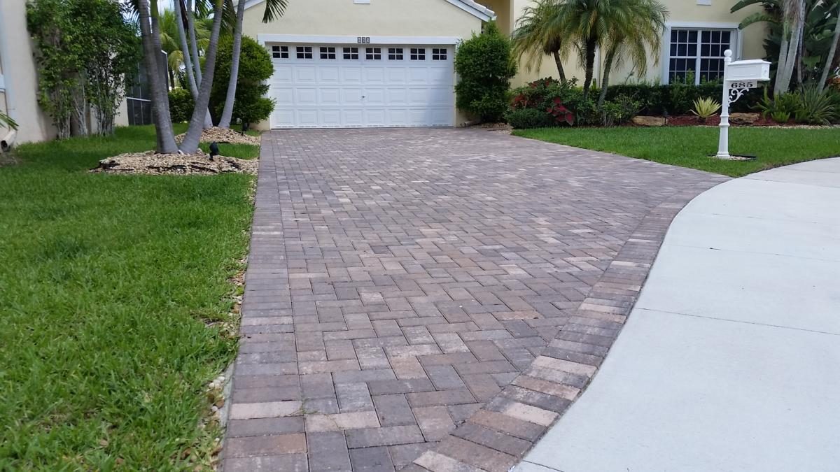 Cliff's Pools & Patios paver driveway and walkway