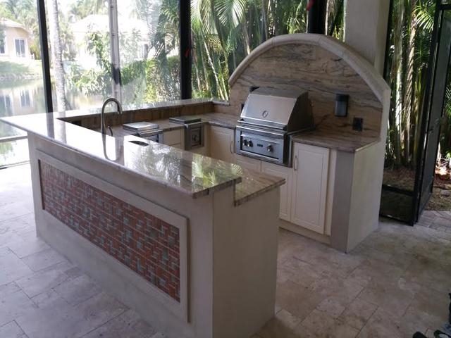 Cliff's Pools & Patios porcelain tile bar with stainless grill