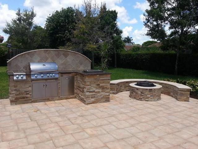 Cliff's Pools & Patios outdoor kitchen with pool patio