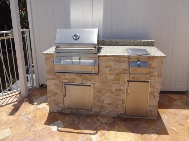 Cliff's Pools & Patios screened outdoor kitchen with stainless grill