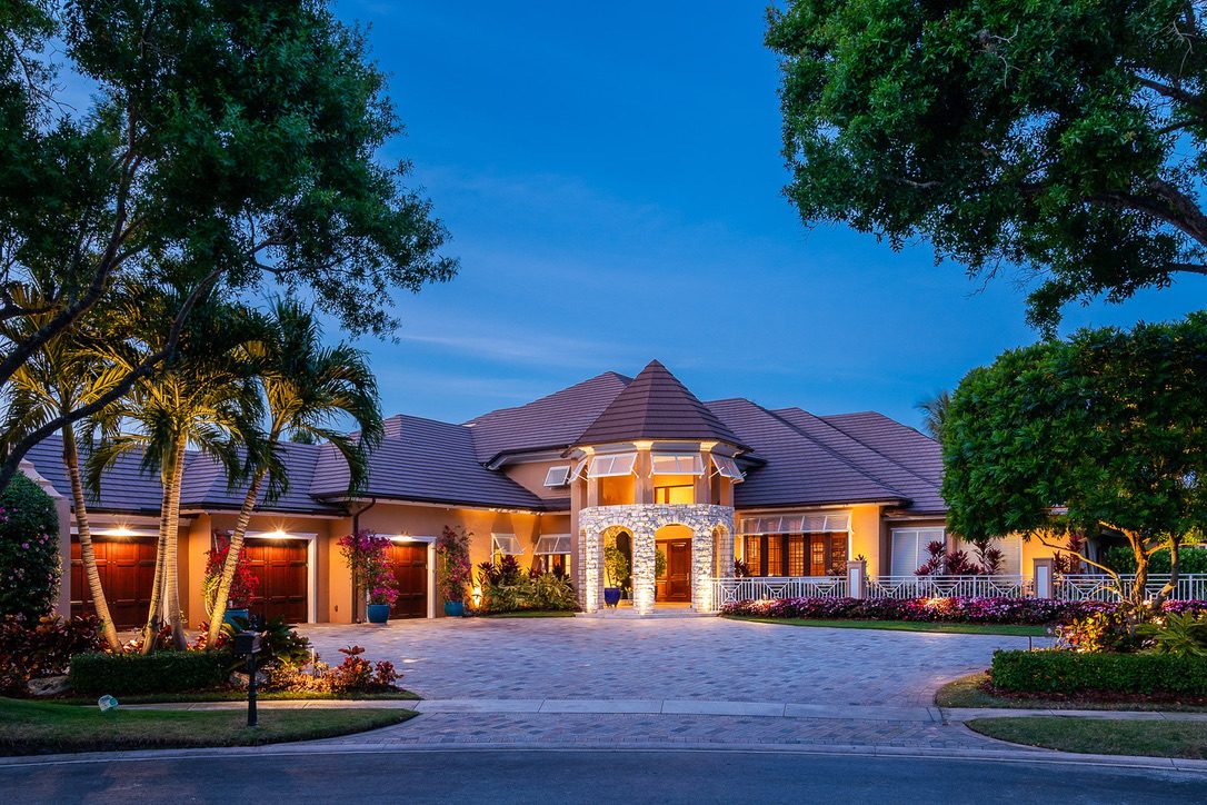Cliff's Pools & Patios outdoor pool lighting