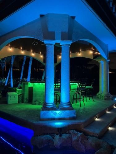 Cliff's Pools & Patios outdoor pool lighting