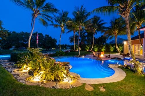 Cliff's Pools & Patios outdoor pool lighting