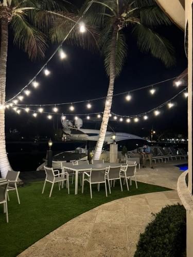 Cliff's Pools & Patios outdoor pool lighting - serving Juno Ridge, FL