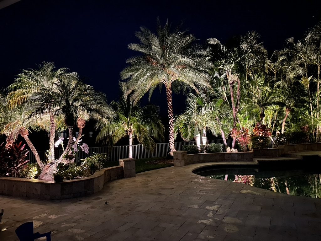 Cliff's Pools & Patios outdoor pool lighting