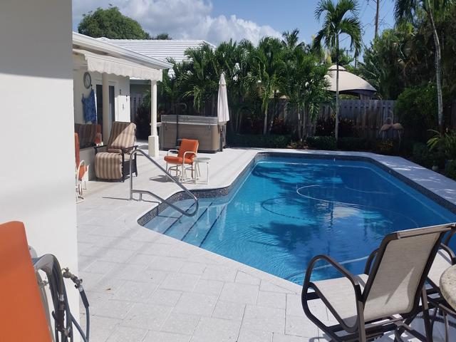 Cliff's Pools & Patios paver pool deck and patio