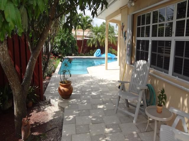 Cliff's Pools & Patios paver pool deck and patio
